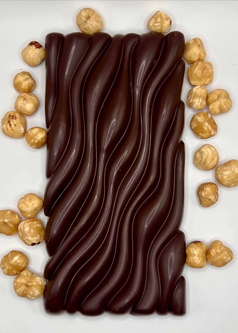 Tablette chocolat noir avec noisettes entières