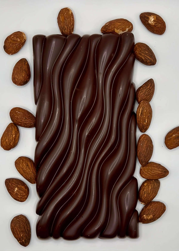 Tablette chocolat noir avec amandes entières