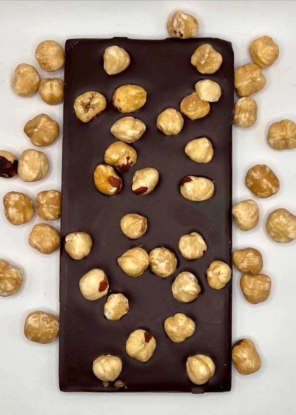 Tablette chocolat noir avec noisettes entières